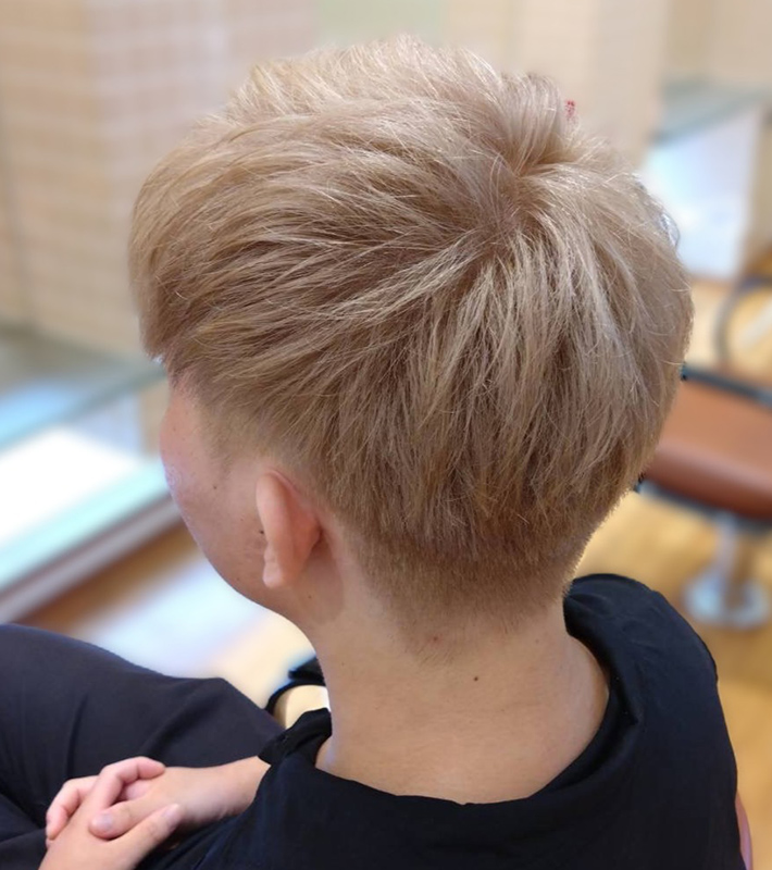 信頼を集める カット技術が生み出す トレンドスタイル。